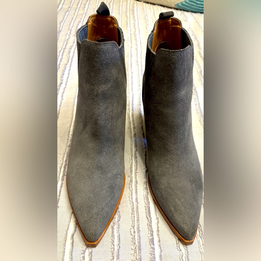 Marc Fisher Gradi Gray Suede Western Style Booties Size 9